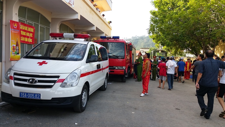 Khán đài đông nghịt người dự Lễ hội chọi trâu Đồ Sơn năm 2017 - 3 Khán đài đông nghịt người dự Lễ hội chọi trâu Đồ Sơn năm 2017 - 3