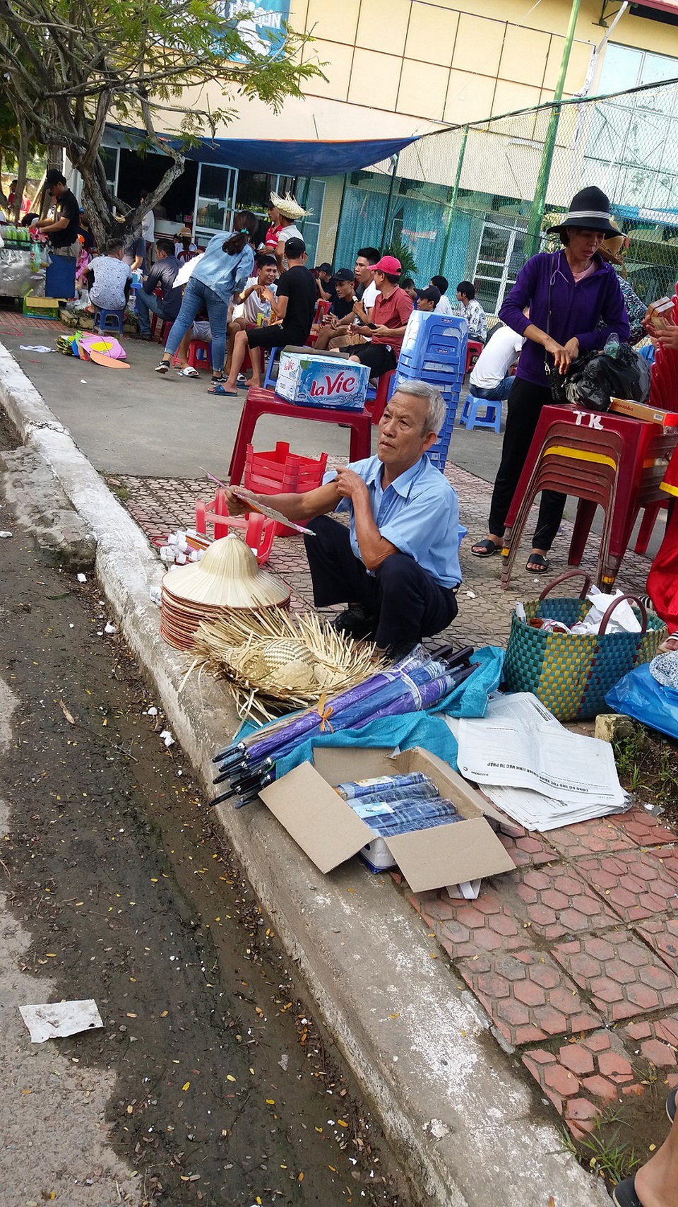 Khán đài đông nghịt người dự Lễ hội chọi trâu Đồ Sơn năm 2017 - 6 Khán đài đông nghịt người dự Lễ hội chọi trâu Đồ Sơn năm 2017 - 6