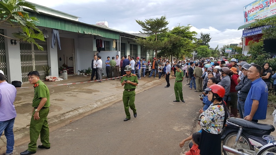 Hiện trường dãy phòng trọ nơi bà M. bị người tình trẻ sát hại