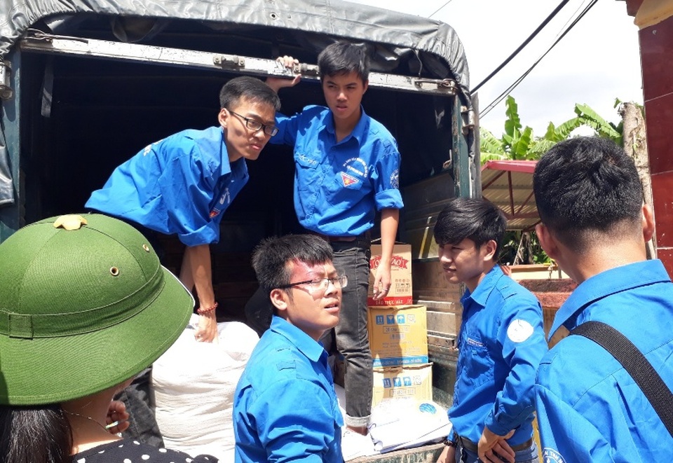 Hội doanh nhân Thanh Hóa trao 1.200 suất quà giúp đỡ nhân dân vùng lũ - 1 Những người con xa xứ hướng về quê hương, chia sẻ với bà con vùng lũ