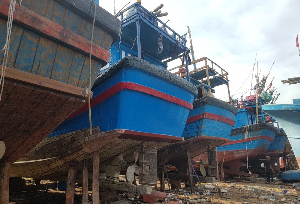 Hàng loạt tàu cá nhộn nhịp “tân trang” cho mùa đánh bắt mới - 2