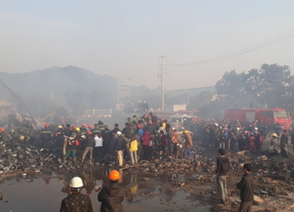 Vụ cháy cơ sở sản xuất bánh kẹo: Đã tìm thấy thi thể một nạn nhân - 5 Nạn nhân được phát hiện chết cháy trong đống đổ nát