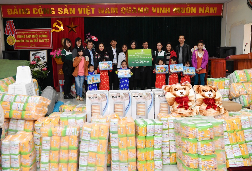 Công đoàn Vietcombank TSC thăm, tặng quà Trung tâm nuôi dưỡng người già và trẻ tàn tật Thụy An - 1 Công đoàn Vietcombank TSC thăm, tặng quà Trung tâm nuôi dưỡng người già và trẻ tàn tật Thụy An - 1