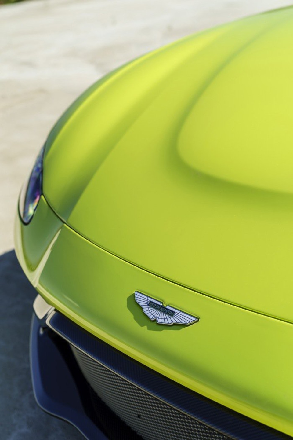 Aston Martin Vantage trở lại với động cơ AMG - 3 Aston Martin Vantage trở lại với động cơ AMG - 3
