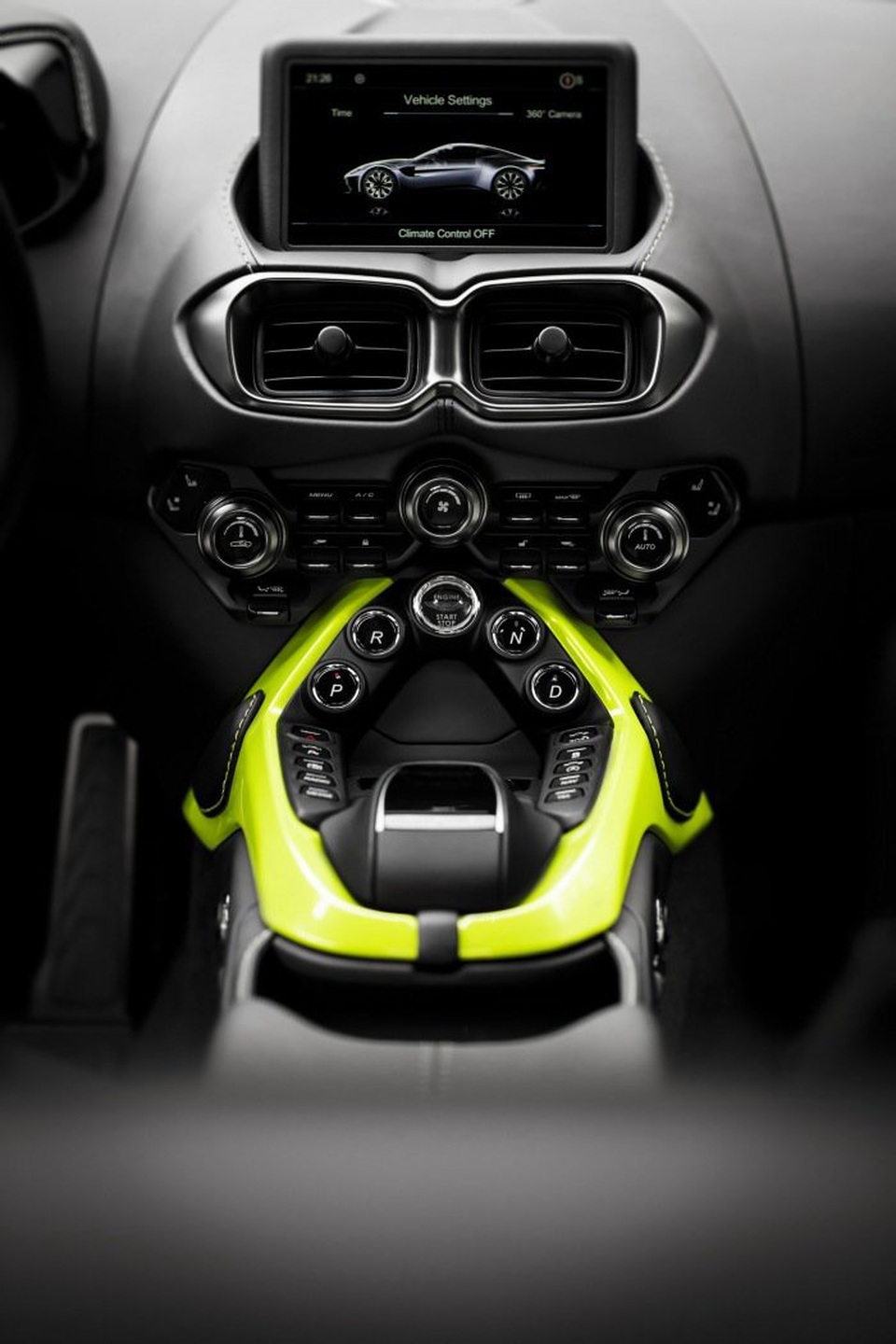 Aston Martin Vantage trở lại với động cơ AMG - 12 Aston Martin Vantage trở lại với động cơ AMG - 12