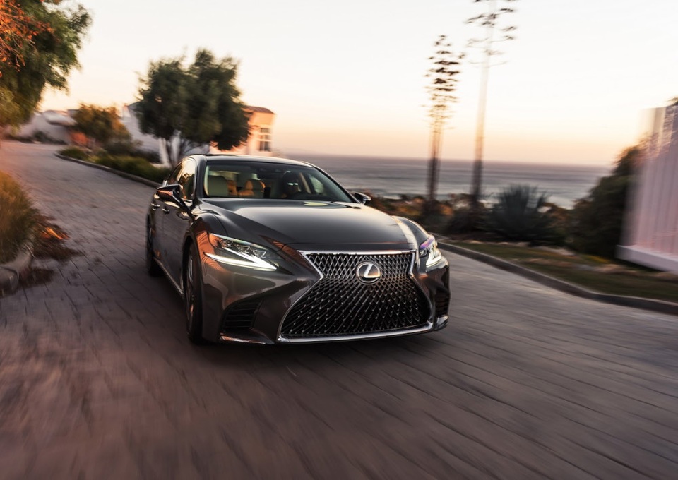 Lexus LS thế hệ mới - Ghi điểm bằng công nghệ - 3 Lexus LS thế hệ mới - Ghi điểm bằng công nghệ - 3