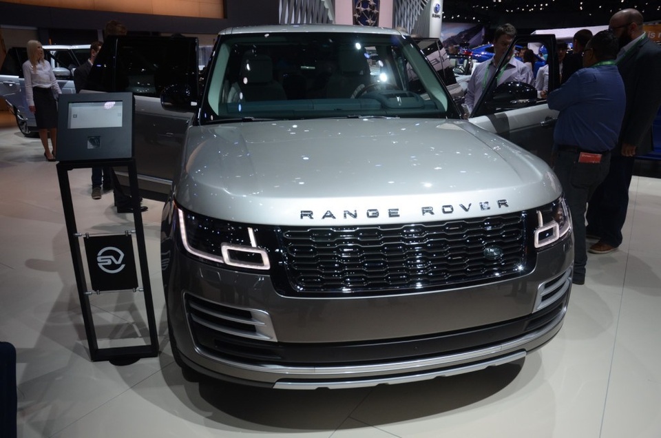 Range Rover SVAutobiography 2018 - Một lựa chọn thay thế Bentley Bentayga - 2 Range Rover SVAutobiography 2018 - Một lựa chọn thay thế Bentley Bentayga - 2