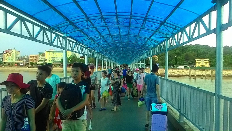 Quảng Ninh “giải cứu” hơn 3.000 du khách mắc kẹt tại Cô Tô - 3 Trước đó, huyện Đảo Cô Tô cũng khuyến cáo các nhà nghỉ, khách sạn không tăng giá dịch vụ. (Ảnh: CTV)
