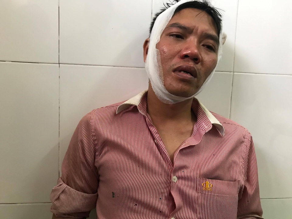 Thuyền viên may mắn sống sót kể lại 7 giờ sinh tử trên biển - 1
Anh Sáng may mắn sống sót, đang được chữa trị tại Bệnh viện đa khoa Cửa Lò.