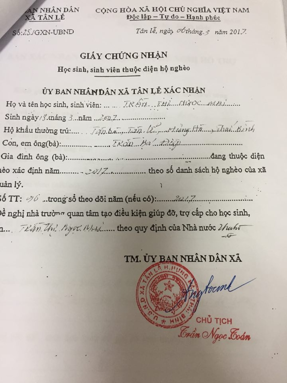 Đáng thương người mẹ "7 lần đẻ, 6 lần mất con" - 6 Giấy chứng nhận hộ nghèo của gia đình chị Như.