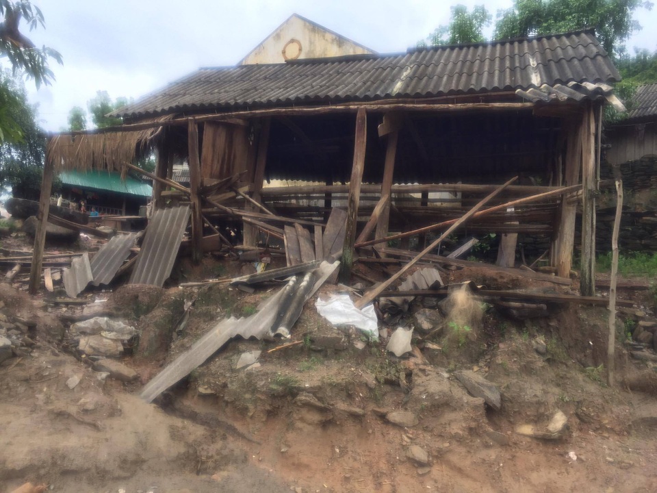 Bản làng xác xơ sau lũ quét, 10 ngôi nhà biến mất - 2 Bản làng xác xơ sau lũ quét, 10 ngôi nhà biến mất - 2