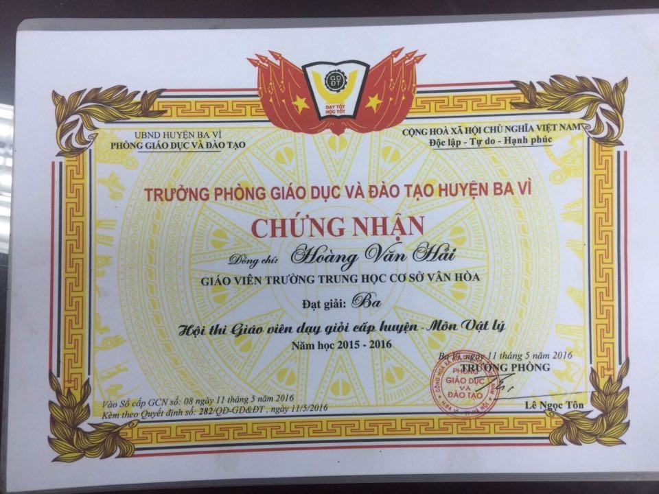 Xót xa thầy giáo dạy giỏi không có nổi 40 triệu đồng mổ chân - 8 Trong suốt những năm công tác, thầy luôn cố gắng hoàn thành tốt công việc của mình.