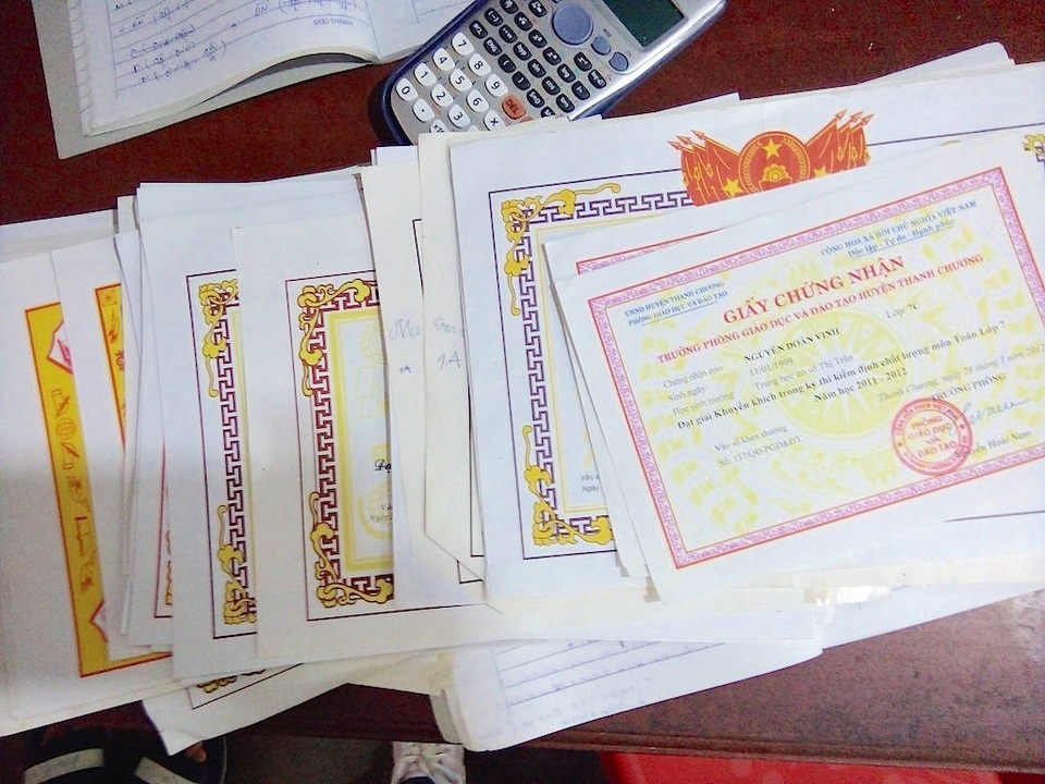 Cả 3 đứa con của anh chị đều học giỏi.