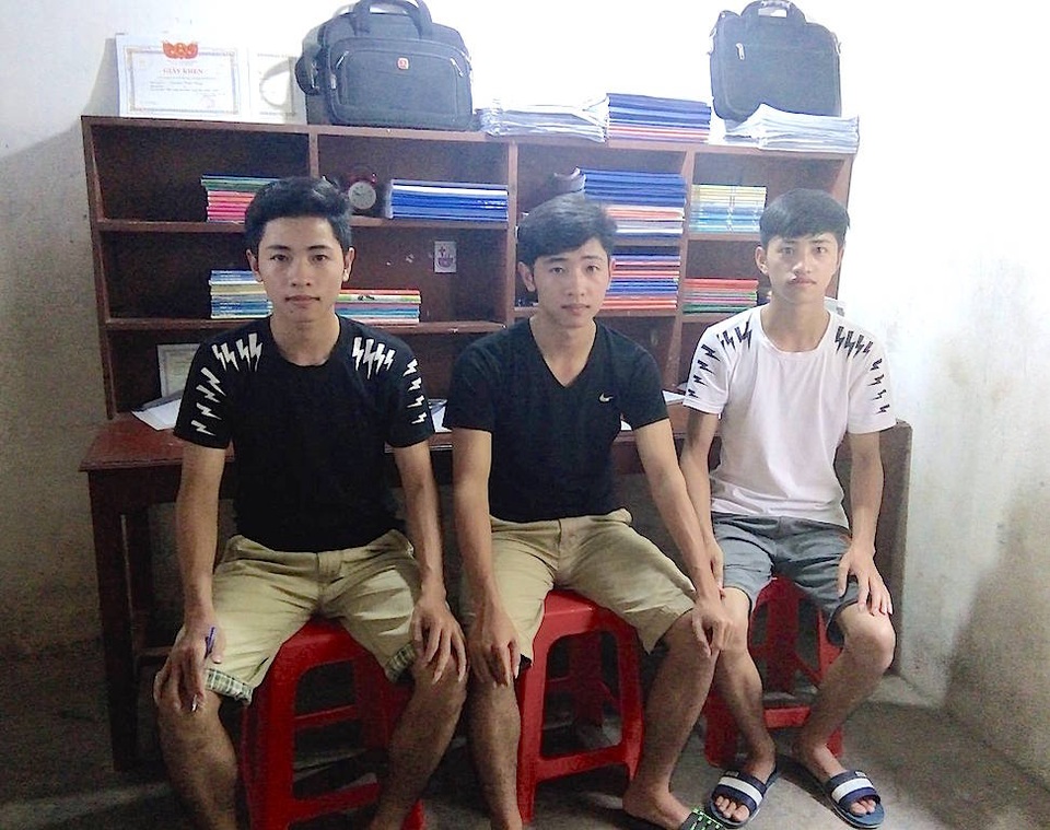 3 anh em Mạnh, Trọng và Vinh tâm sự: Chúng em đều mong được vào trường quân sự để đỡ chi phí học tập vì gia đình quá khó khăn.