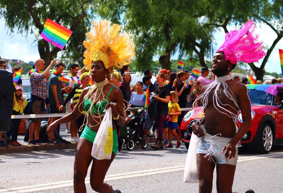Diễu hành ủng hộ bình đẳng giới "đốt nóng" Stockholm - 7
Kế tiếp là đoàn diễu hành đến từ các khu vực châu Phi, Đông Âu và Israel.