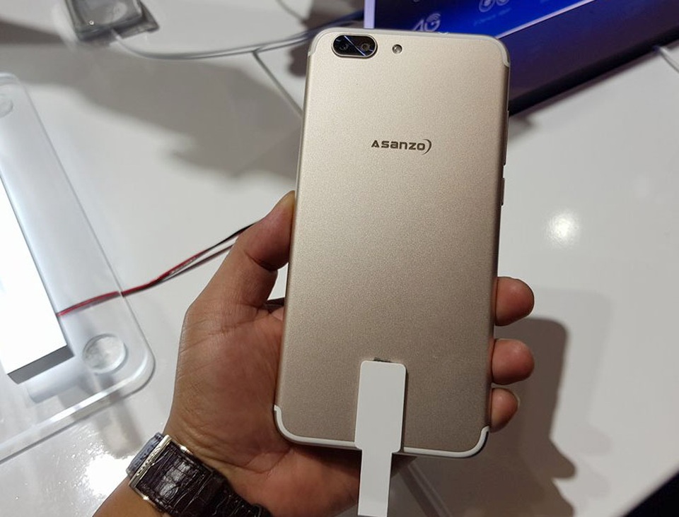 Asanzo chính thức gia nhập "cuộc chơi" smartphone tại Việt Nam - 3 Trên tay Asanzo Z5