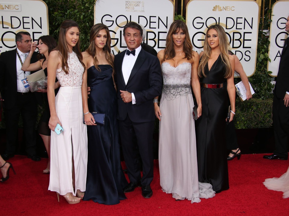 Quả Cầu Vàng 2017: Những thông tin bên lề gây chú ý - 6 Từ lâu, ba cô con gái đã là niềm tự hào của vợ chồng nam diễn viên Sylvester Stallone mỗi khi cả nhà cùng xuất hiện trước truyền thông và công chúng.