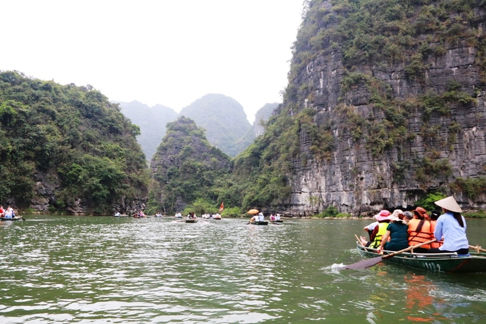 Với hệ động thực vật phong phú và đa dạng, việc khai thác du lịch ở Tràng An cũng được hướng theo sự phát triển bền vững.