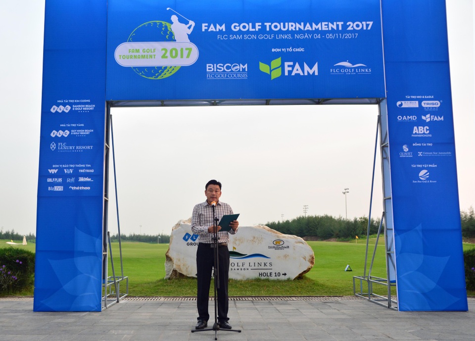 Chính thức khai mạc giải Fam Golf Tournament 2017 với gần 500 golf thủ - 3 Ông Nguyễn Thanh Tùng - Phó TGĐ Công ty CP Quản lý Sân golf Biscom, GĐCN Biscom tại Thanh Hóa phát biểu tại lễ khai mạc