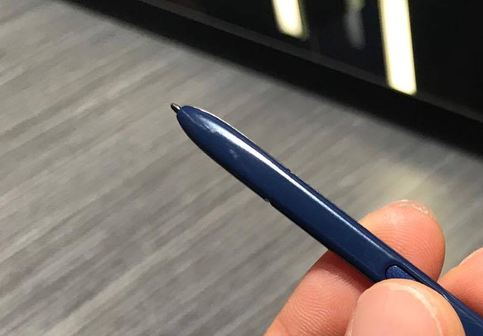 Trên tay Galaxy Note8 camera kép vừa ra mắt tại New York - 4
Samsung khẳng định tại sự kiện tối nay rằng, S Pen có đầu bút mảnh hơn, cải thiện độ nhạy.