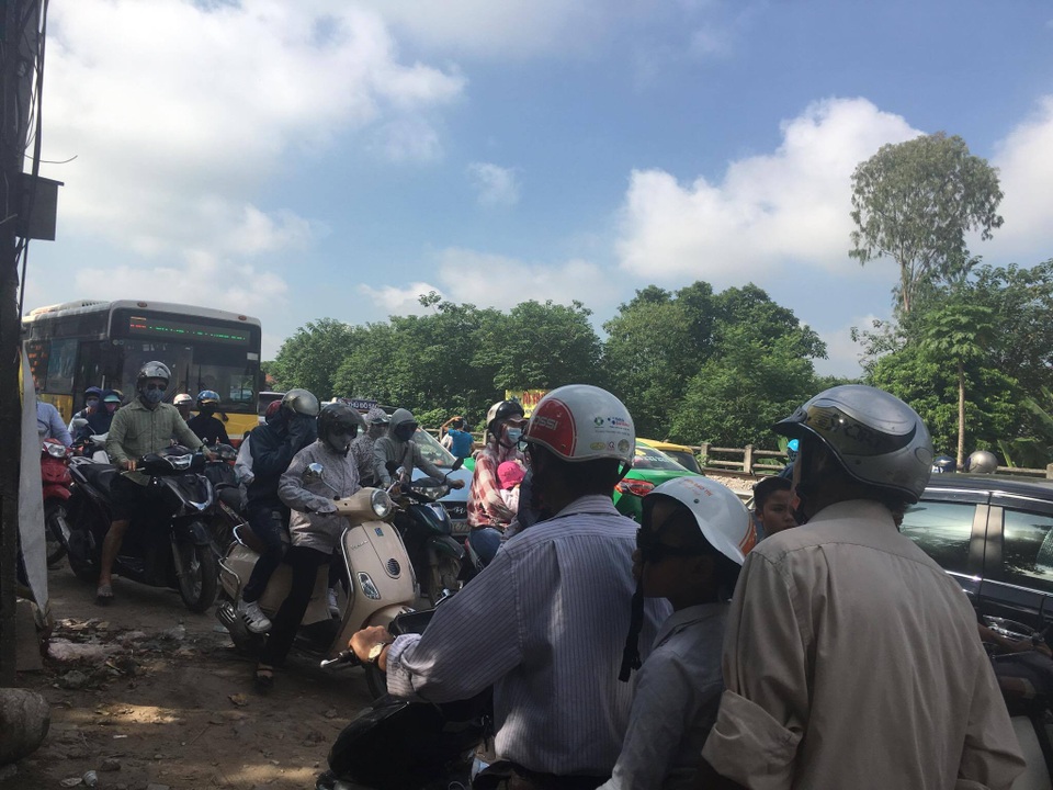 Cửa ngõ Hà Nội ùn dài từ sáng sớm ngày 2/9 - 5 Cửa ngõ Hà Nội ùn dài từ sáng sớm ngày 2/9 - 5
