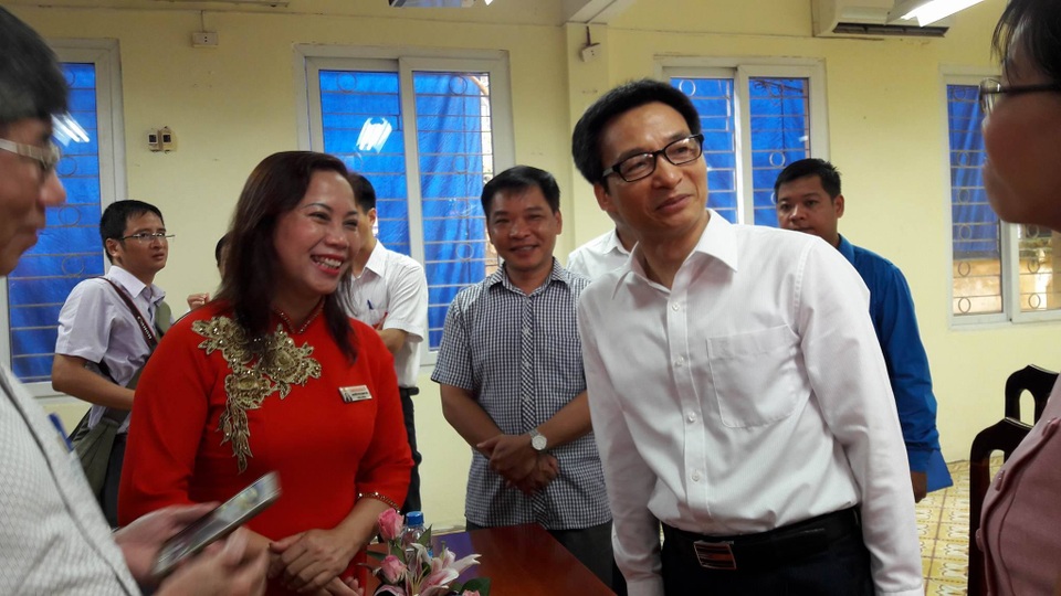 PTT Vũ Đức Đam bất ngờ "đặt hàng" với giáo viên, phụ huynh ngay trong Lễ khai giảng - 4
Các thầy cô giáo, phụ huynh rất hoan nghênh “đơn hàng” và mời Phó Thủ tướng