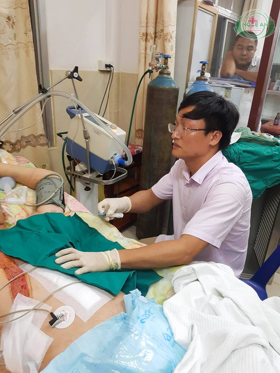 “Vượt biên” cứu bệnh nhân bị tai nạn nằm trước cửa tử - 4 Sự tận tình của các bác sỹ hai bệnh viện Xiêng Khoảng và BVHNĐK Nghệ An đã cứu sống bệnh nhân.