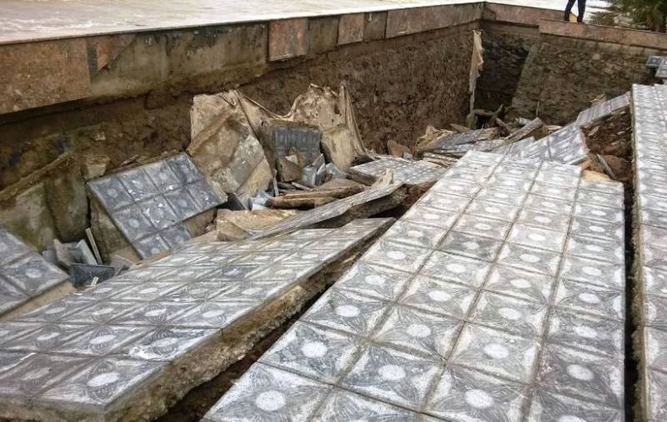 Đầu tư 100 tỷ đồng làm kè biển sau bão số 10 - 1 Hiện trạng sạt lở bờ biển Hải Tiến, huyện Hoằng Hóa