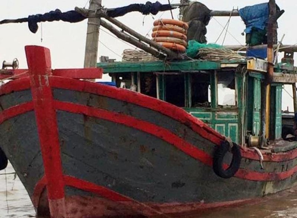 Tàu cá của ngư dân bị tấn công trên biển - 1 Tàu đánh cá của ngư dân Phạm Văn Đông