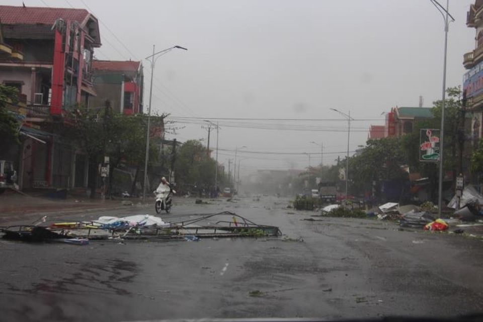 Những hình ảnh tan hoang nơi “siêu bão” quét qua - 15 Những hình ảnh tan hoang nơi “siêu bão” quét qua - 15