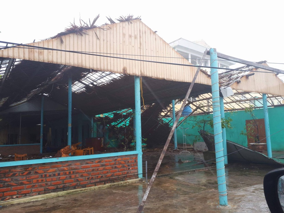 Bão quần thảo dồn dập, tơi tả Hà Tĩnh - 3 Bão quần thảo dồn dập, tơi tả Hà Tĩnh - 3