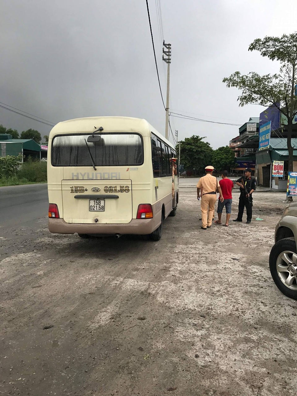 Quảng Ninh lập chốt chặn truy tìm 2 tử tù bỏ trốn - 6 Quảng Ninh lập chốt chặn truy tìm 2 tử tù bỏ trốn - 6