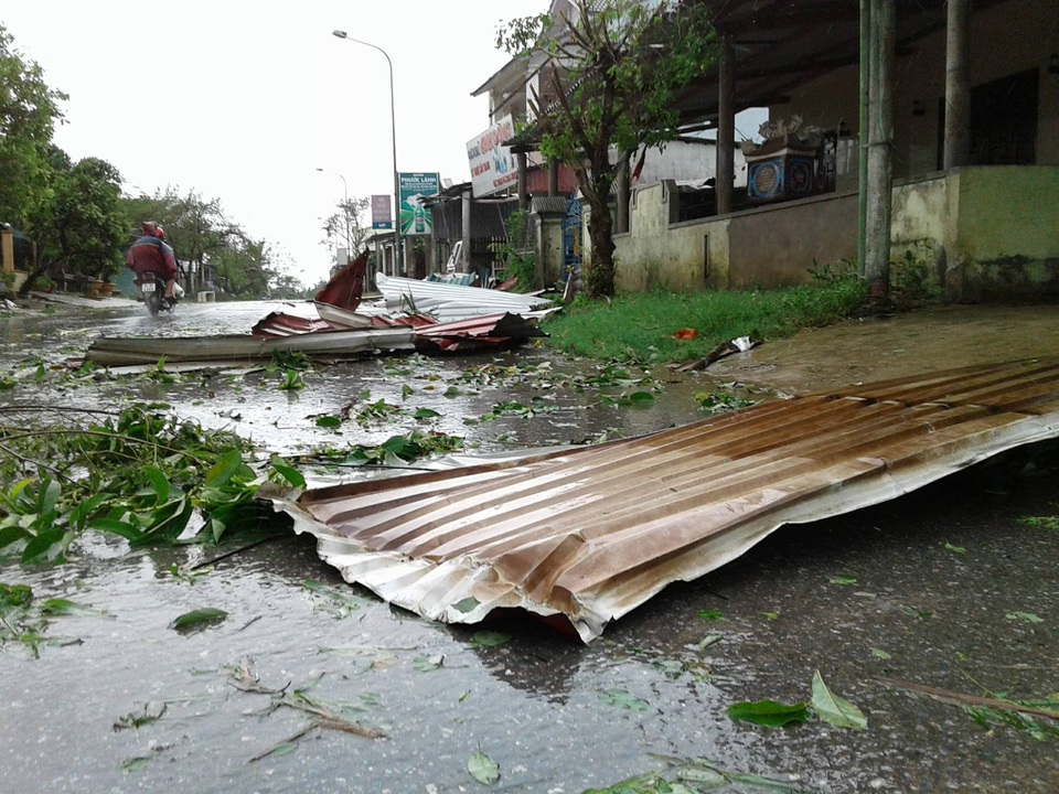 Bão quần thảo dồn dập, tơi tả Hà Tĩnh - 15
Một số địa phương nằm sâu trong đất liền đã lặng gió nhưng mưa nặng hạt hơn (Ảnh: Đăng Đức)
