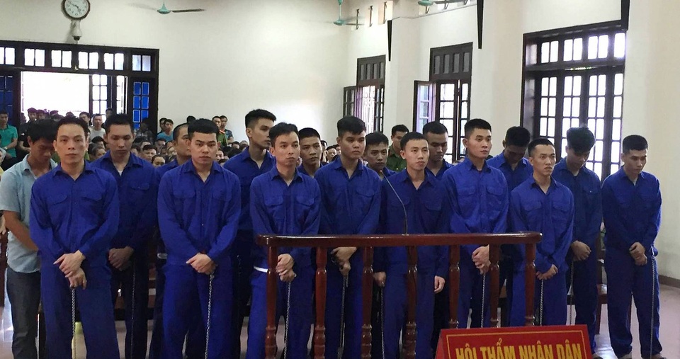 Tuyên phạt 17 bị cáo trong vụ “động lắc” đình đám đất Cảng - 1 Các bị cáo tại tòa (ảnh CTV)