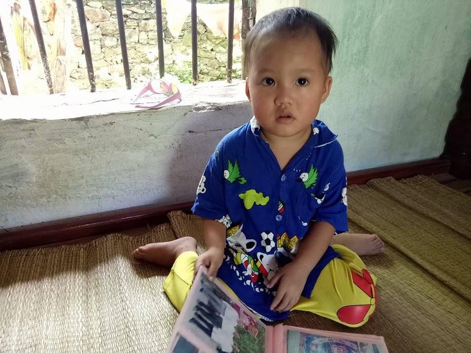 Cuộc đời khốn khổ của chàng kỹ sư bỗng dưng hóa điên - 6 Ánh mắt sợ sệt của đứa con mỗi khi nghe tiếng gào thét của cha