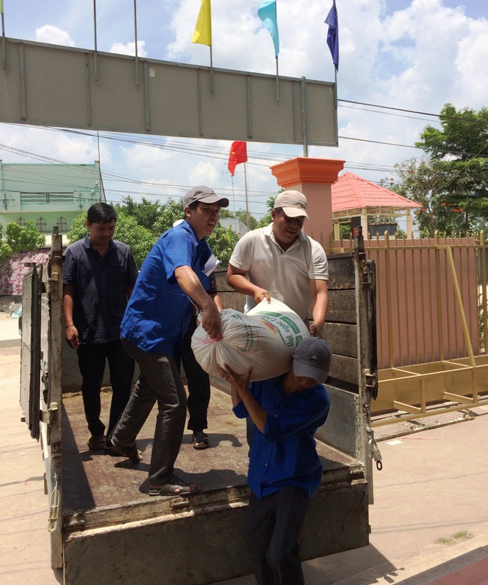 Tặng “nhà di động” cho 14 hộ dân mất nhà do sạt lở - 3 Tính đến thời điểm hiện tại số tiền và hiện vật quy thành tiền ủng hộ người dân vùng sạt lở là hơn 430 triệu đồng