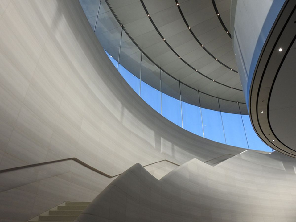 Trụ sở mới "ngốn" của Apple bao nhiêu tiền? - 7 Kiến trúc thang bộ tại Nhà hát Steve Jobs.