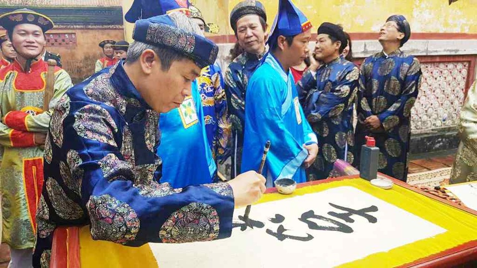 Lễ khai ấn năm mới và hạ nêu trong Hoàng cung Huế - 2 Các chữ phúc lành đầu năm mới được khai bút
