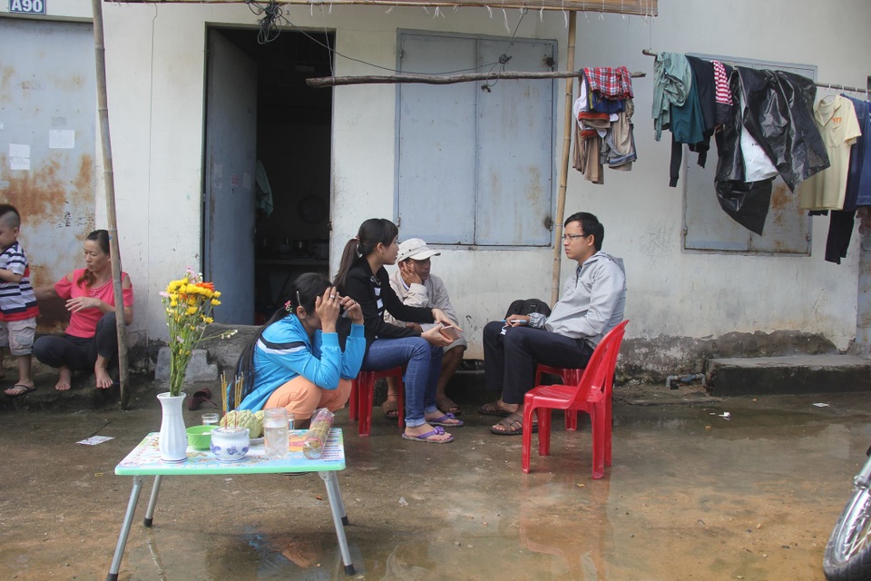 Chui miệng cống tìm kiếm bé trai mất tích - 5 
Gia đình mất dần hy vọng.