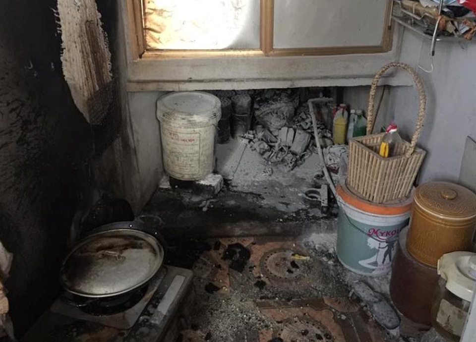 Bình gas phát nổ, 3 người trong gia đình bị bỏng - 2 Hiện trường vụ rỏ rỉ khí, nổ khí gas
