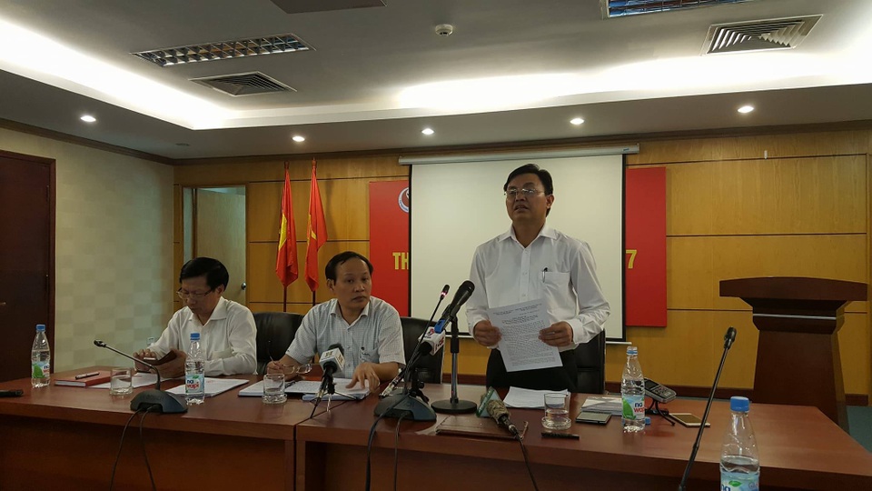 Cục phó mất trộm gần 400 triệu: Chưa kịp mua đất thì bị mất tiền? - 2
Ông Hoàng Văn Thức - Phó Tổng cục trưởng (bìa phải) thông tin tới báo chí diễn biến sự việc.