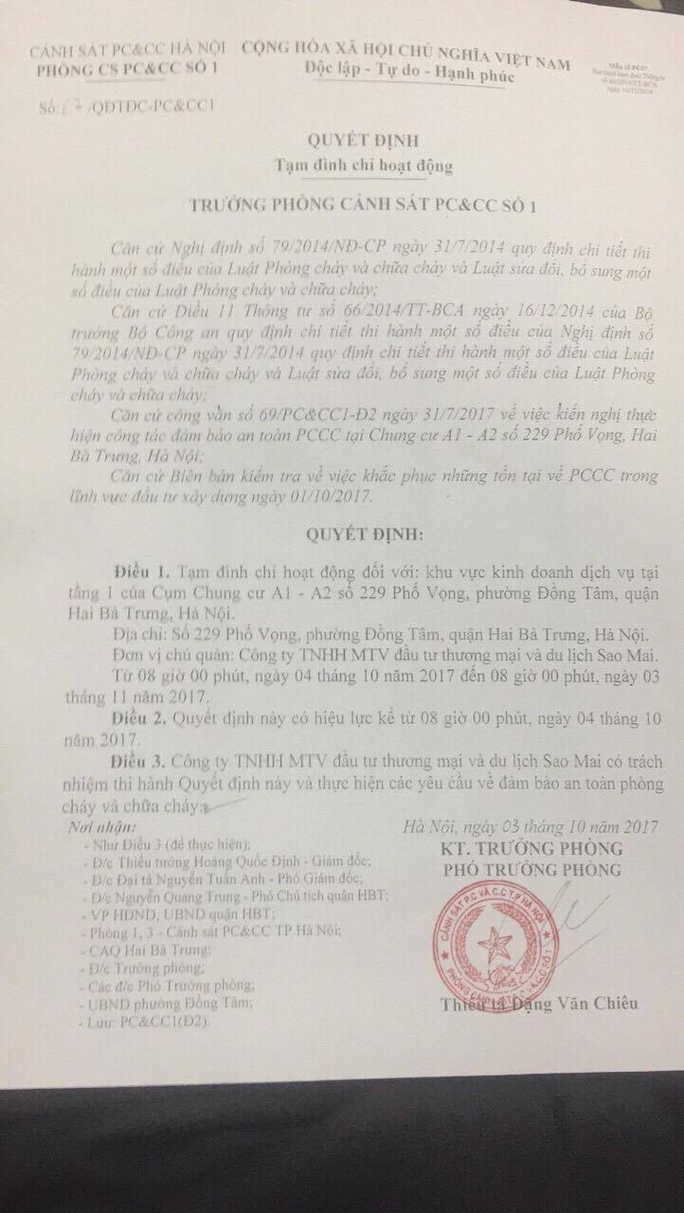 Cư dân chung cư 229 phố Vọng kêu cứu: Tạm đình chỉ hoạt động khu vực kinh doanh dịch vụ! - 1
Quyết định tạm đình chỉ trong thời gian 01 tháng đối với hoạt động kinh doanh tại tầng 1 của cụm chung cư.