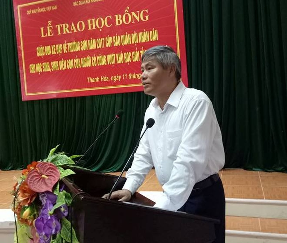 ông Dương Văn Huệ, Phó GĐ Sở LĐTB&XH mong muốn học bổng này sẽ là động lực để các em phấn đấu hơn nữa