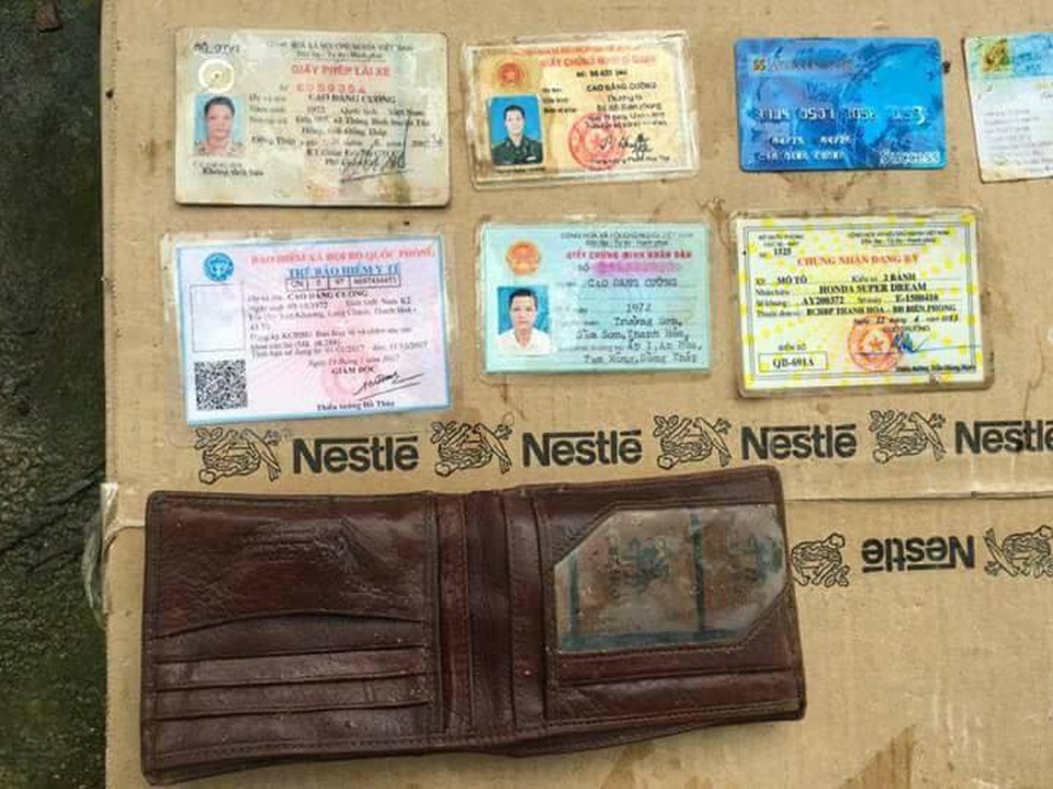 Cạn nước mắt ngóng tin hai chiến sỹ biên phòng bị lũ cuốn - 4
Tư trang tìm thấy được cho là của Thượng tá Cao Đăng Cường