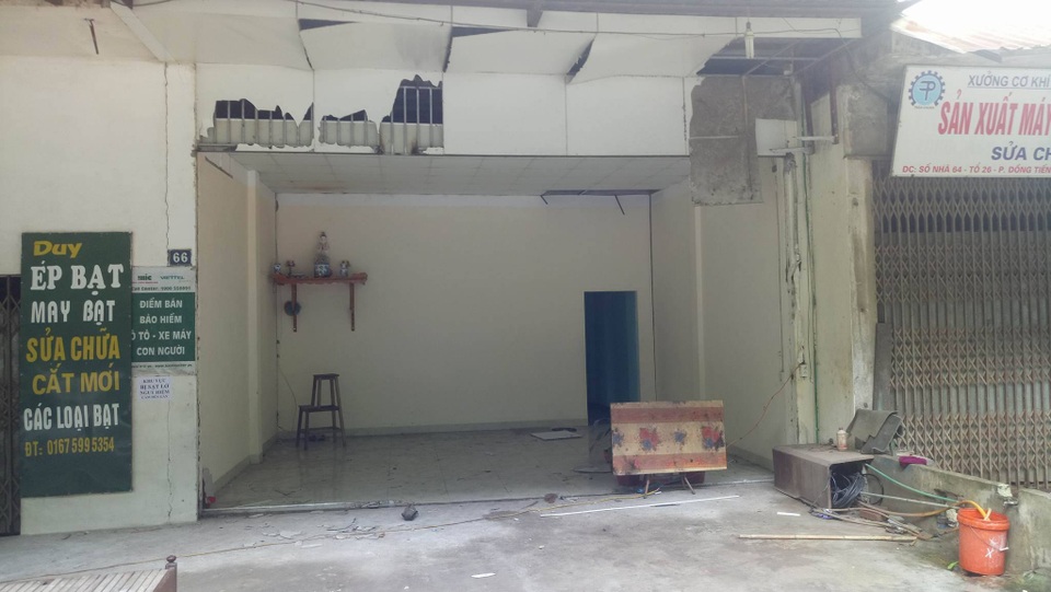 Di dân khỏi 22 ngôi nhà có nguy cơ sụt trượt xuống sông Đà - 2
Khu vực tổ 26 phường Đông Tiến đang có nguy cơ sạt lở.