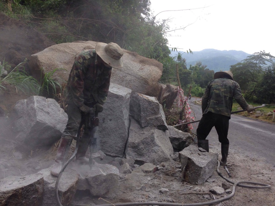 
Sự cố lở đất đá tại Km36+050 (khu vực Đèo Lắk cũ) đoạn qua thôn Đắk Teo, xã Yang Tao, huyện Lắk
