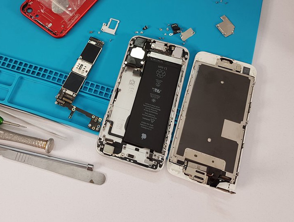 iPhone 6 Plus đang là sản phẩm bán tốt nhất tại Việt Nam - 3 Hầu như iPhone 6 Plus đã qua sử dụng đều thay vỏ máy. Người dùng cần tìm hiểu kỹ và tìm nơi uy tín để mua.