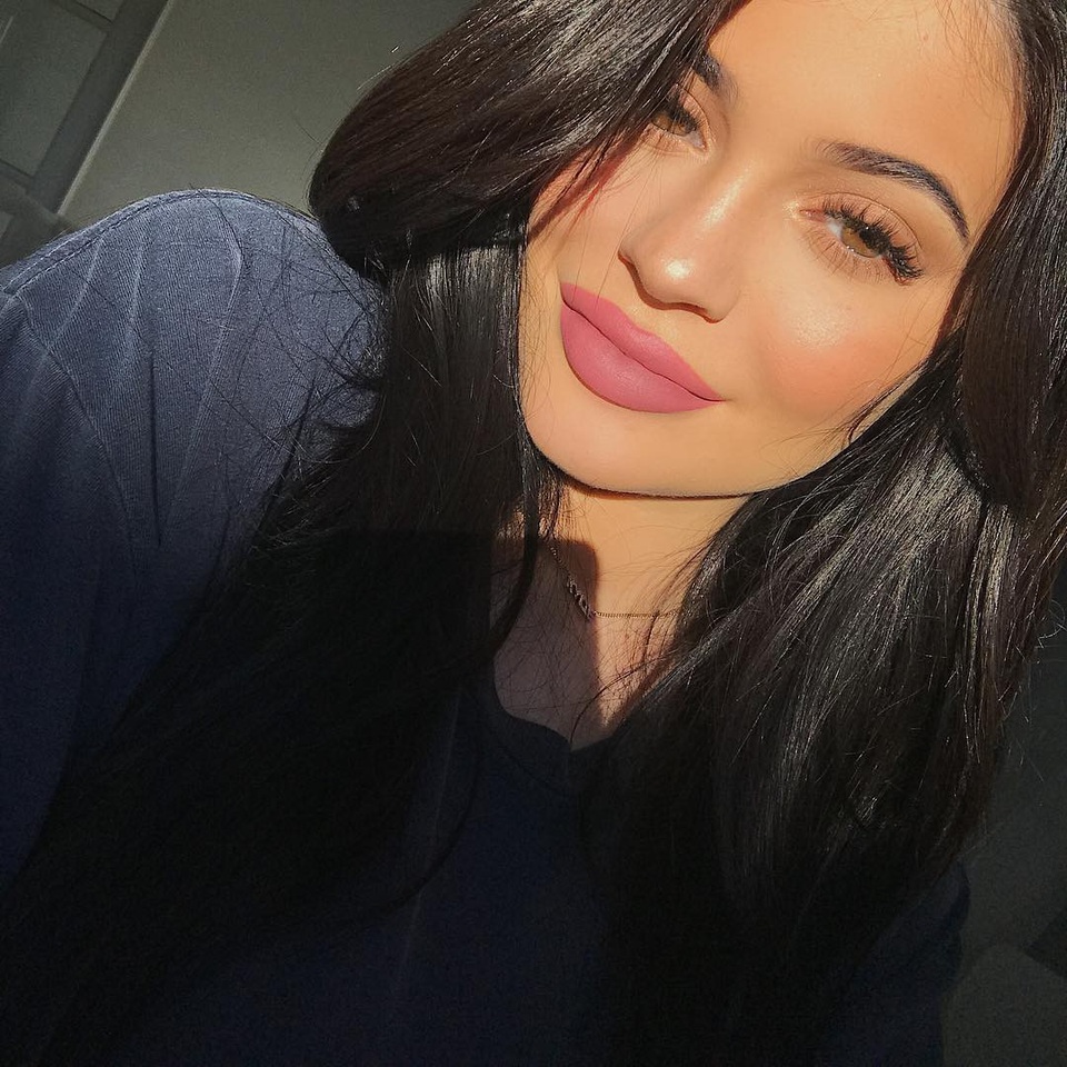 Kylie Jenner diện trang phục rộng che bụng bầu - 10
Người đẹp triệu phú tiêu tiền không tiếc vào việc sắm đồ cho đứa con sắp chào đời.