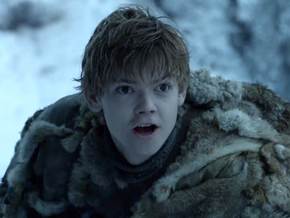 Nhân vật Jojen Reed, người bạn tốt của cậu con trai út nhà Stark, đã qua đời trong phần 4. Vai diễn ngắn ngủi nhưng để lại thiện cảm, do nam diễn viên trẻ tuổi Thomas Brodie-Sangster đảm nhận.