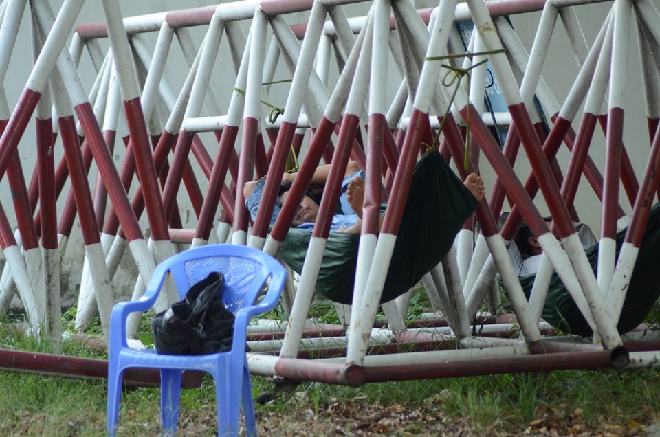 Sài Gòn nắng nóng đến nỗi… không nhận ra nhau - 17 Công dụng khác của chiếc rào chắn an ninh.